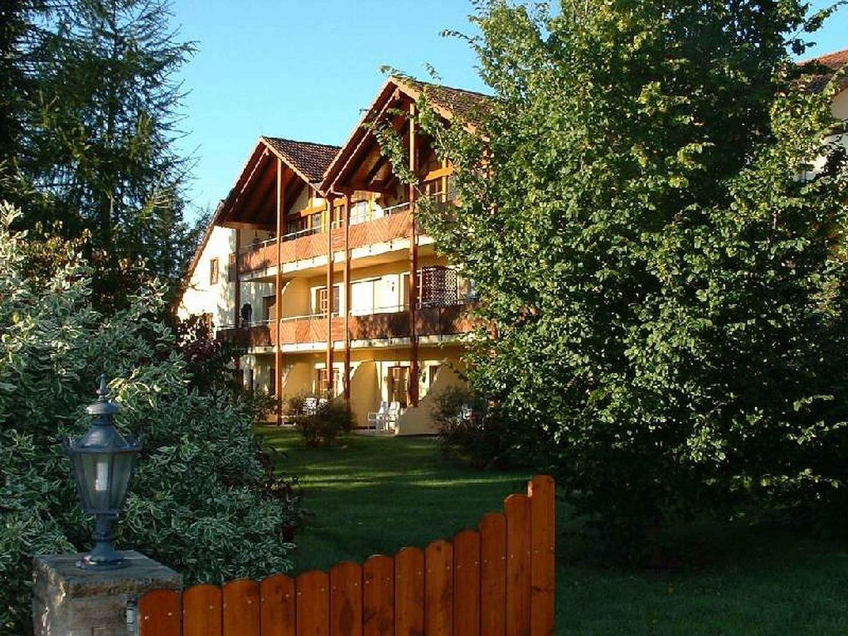 Hotel-Gasthof Zum Suessen Grund Альбштадт Екстер'єр фото